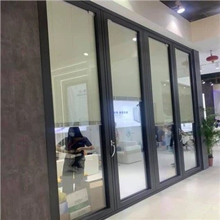 דלתות Bifold זכוכית